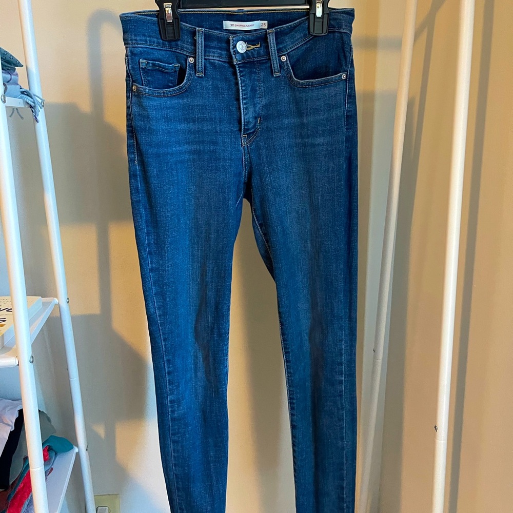 311 Levi’s Shaping Skinny Size 25